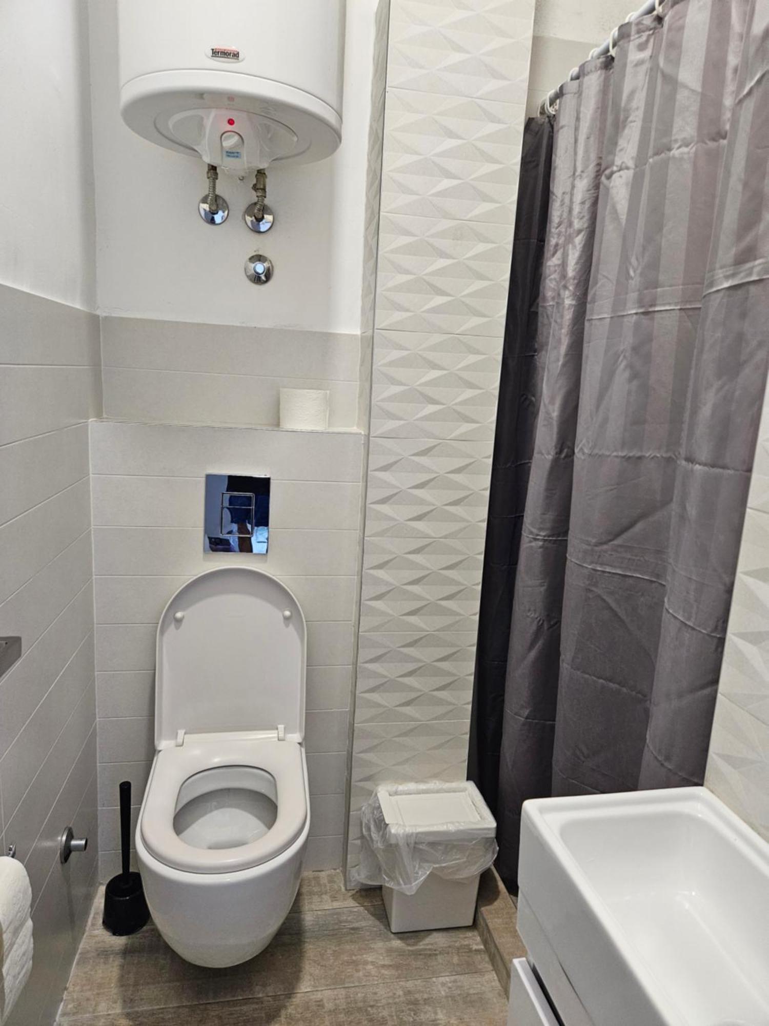 Cricket Park Hostel ベオグラード エクステリア 写真