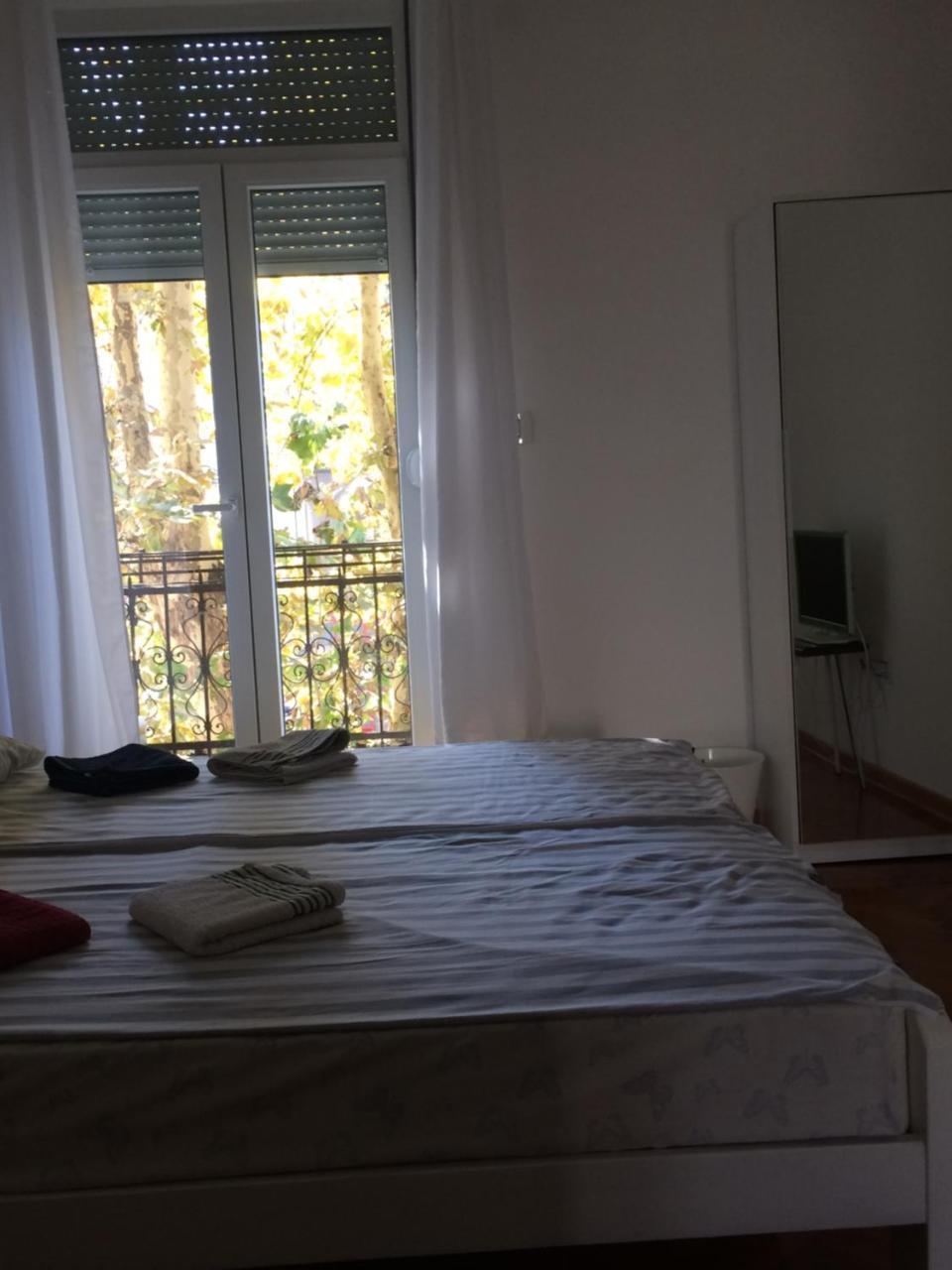 Cricket Park Hostel ベオグラード エクステリア 写真