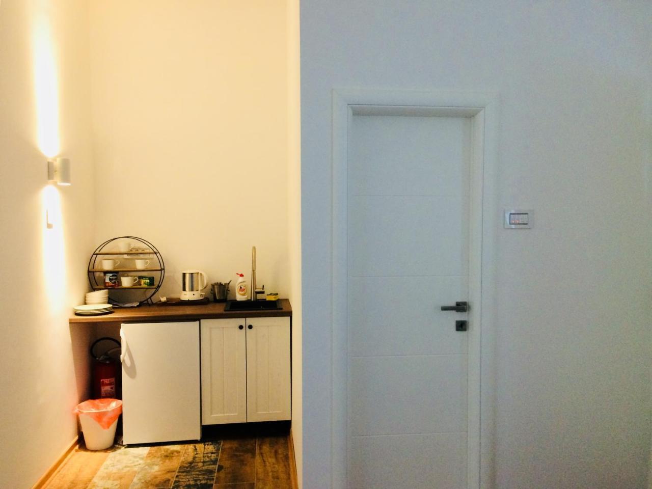 Cricket Park Hostel ベオグラード エクステリア 写真